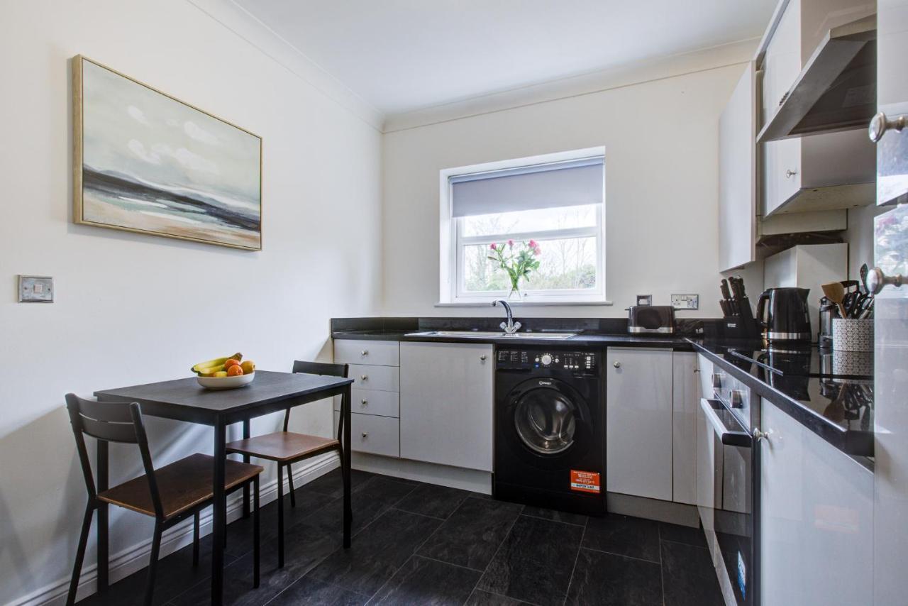 רומפורד Stylish Two Bedroom Apartment With Free Parking! מראה חיצוני תמונה