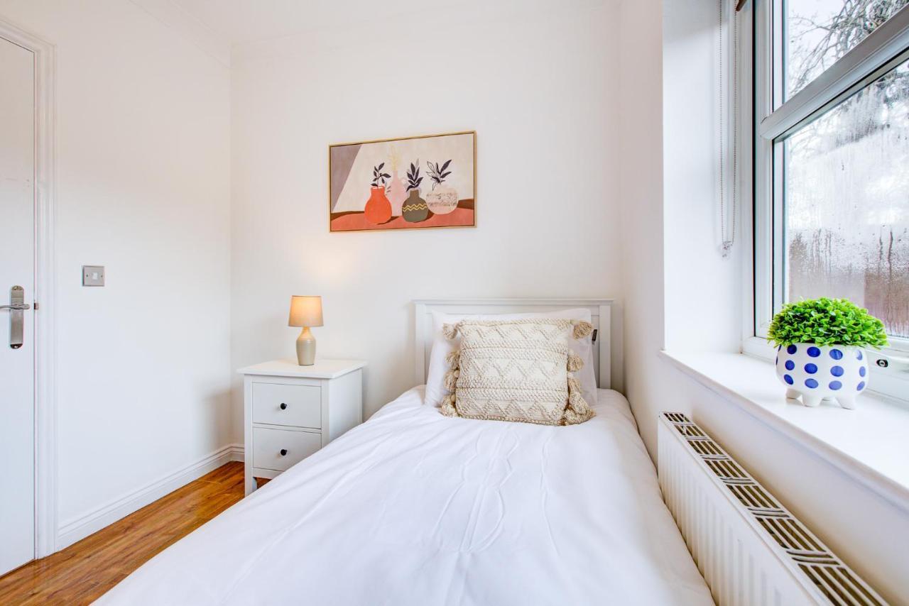 רומפורד Stylish Two Bedroom Apartment With Free Parking! מראה חיצוני תמונה